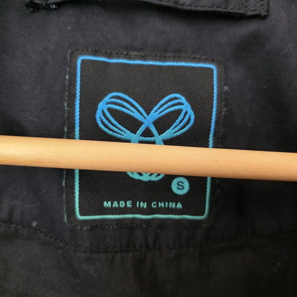 Aritzia TNA Black Hooded Utility Jacket - Picture 4 of 10